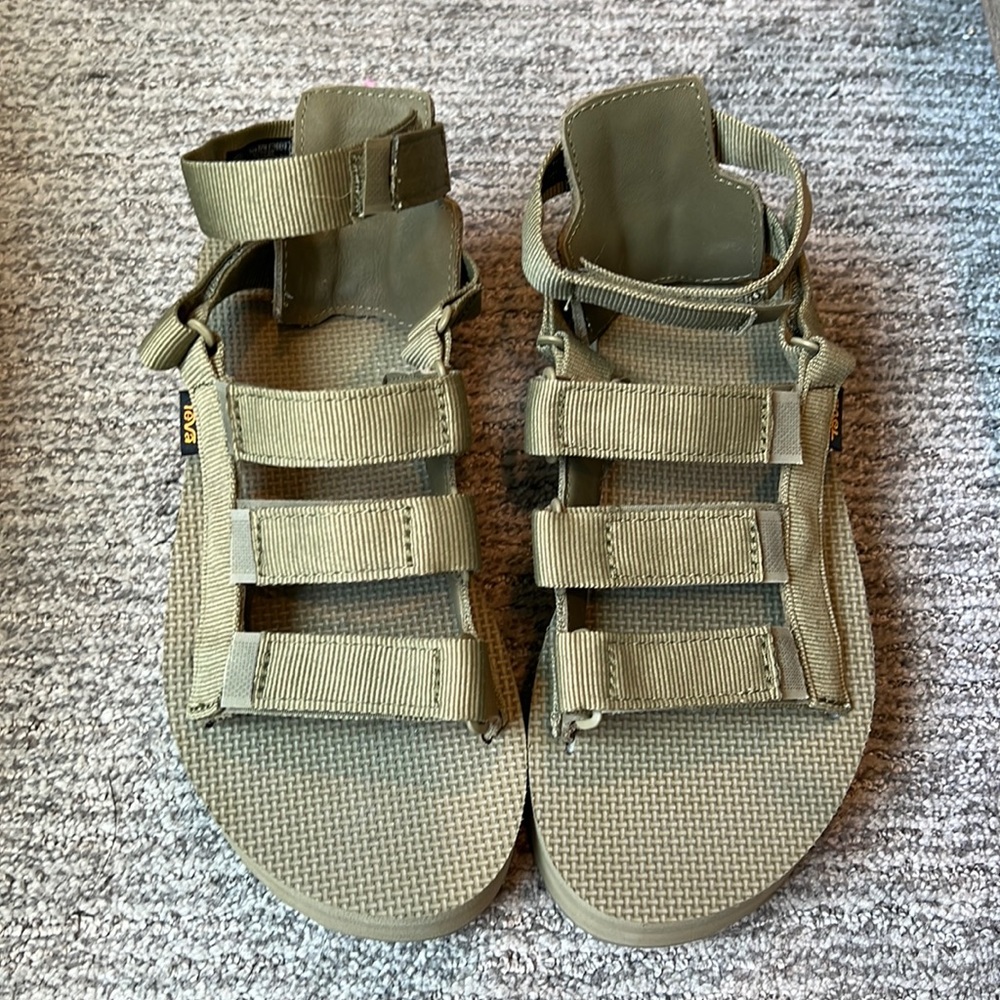 Teva FLATFORM MEVIA - NWT